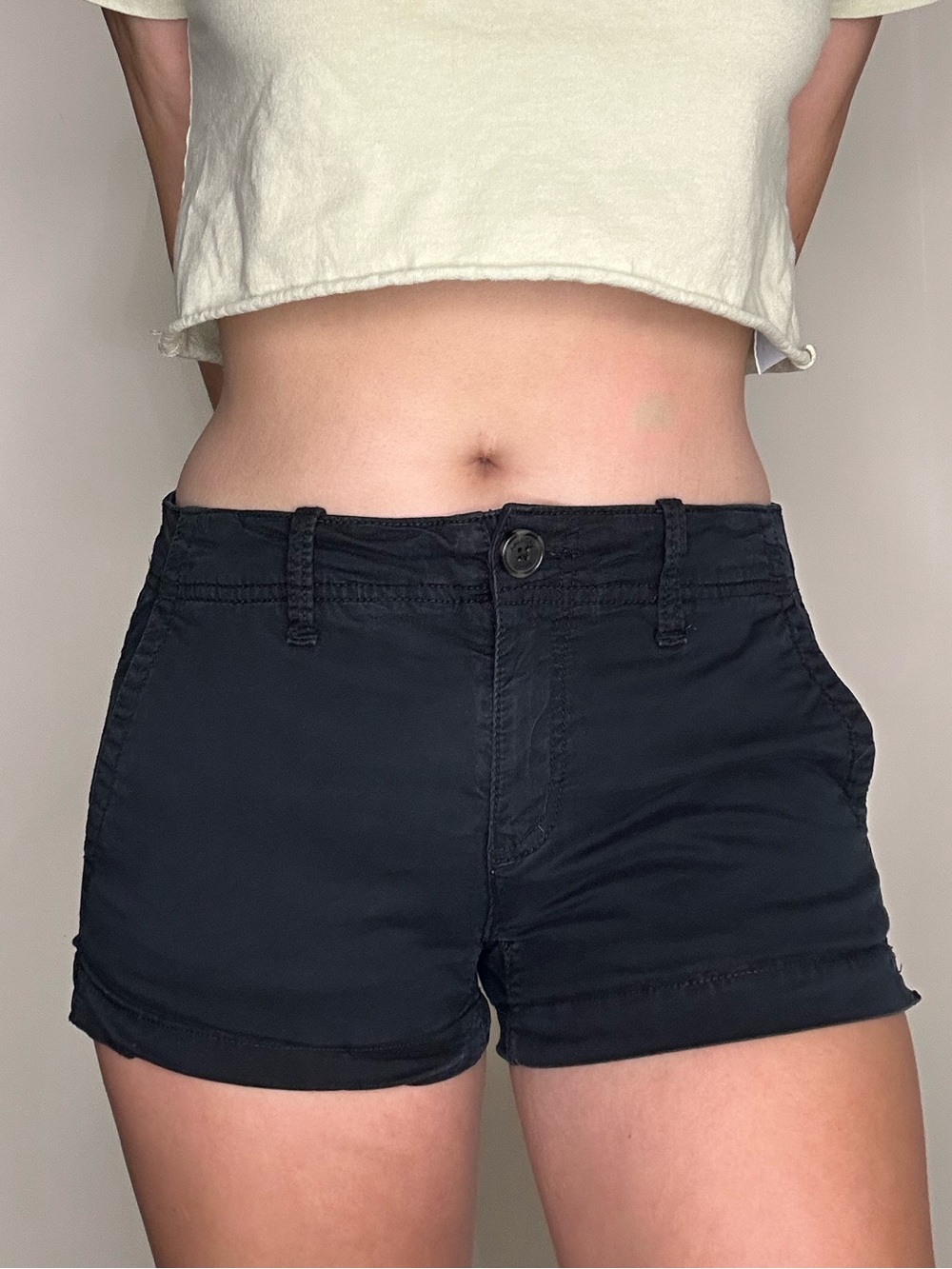American Eagle Black Low-Rise y2k Cargo Shorts